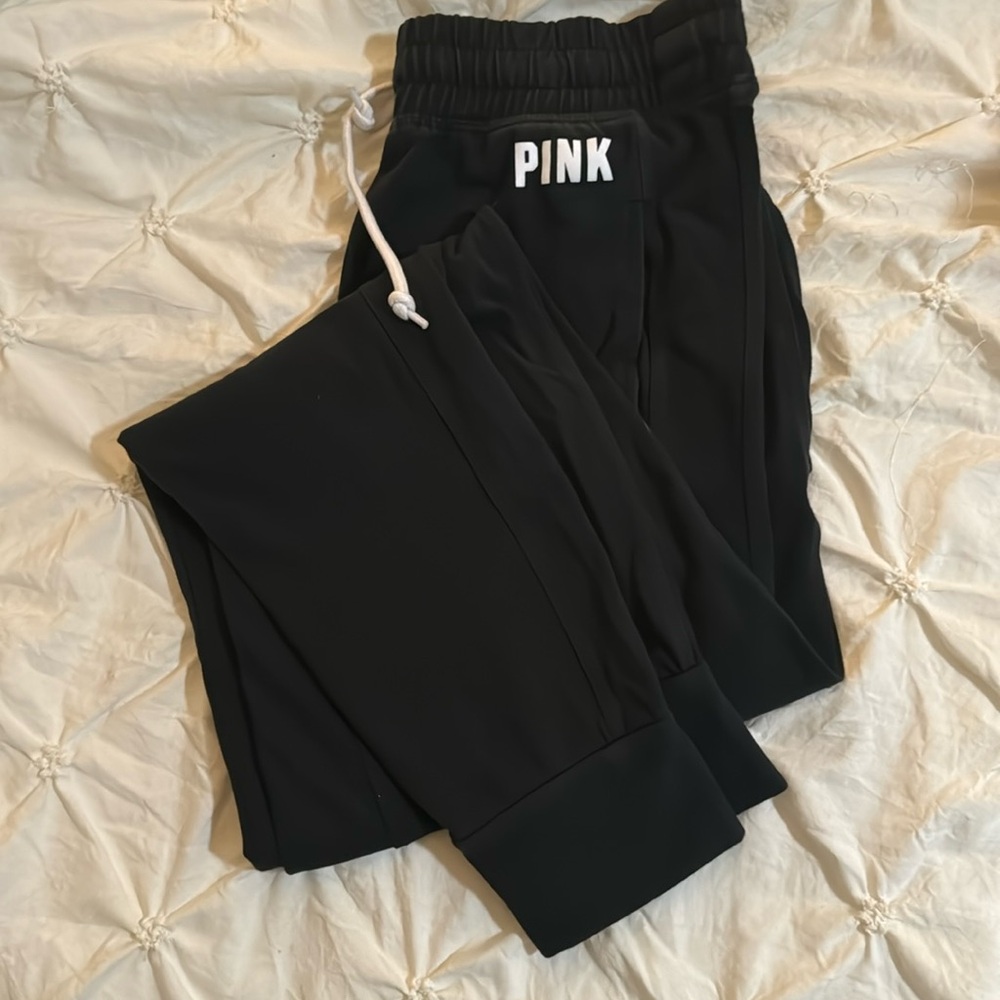 Women’s joggers in black